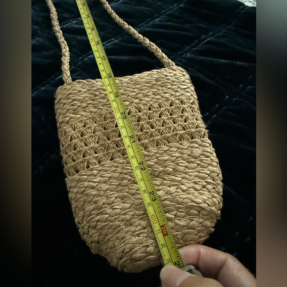 💝 Woven Small Straw Bag with Blue Interior. A phone fits perfectly. Beach! - Picture 5 of 5